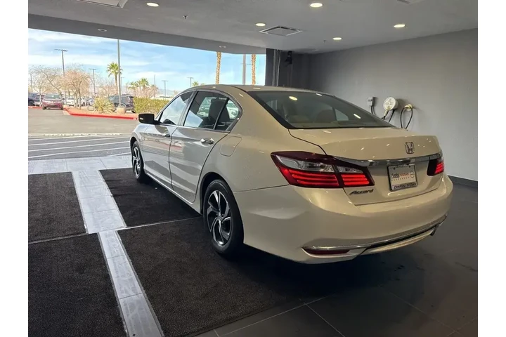 $16749 : Honda Accord 2017 LX 4dr Sed image 10