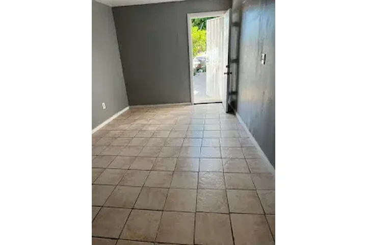 CUARTO RENTADO image 1