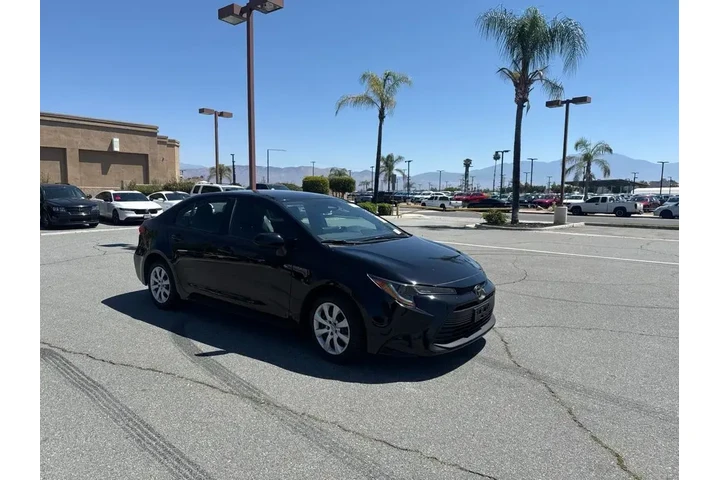 $22922 : Toyota Corolla 2024 LE 4dr S image 2