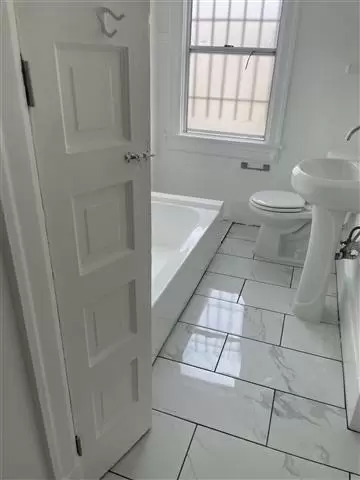 $1500 : 939 Valencia St image 4