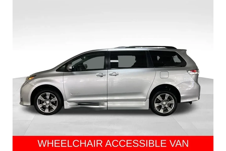 $42990 : 2017 Sienna SE 8 Passenger image 7