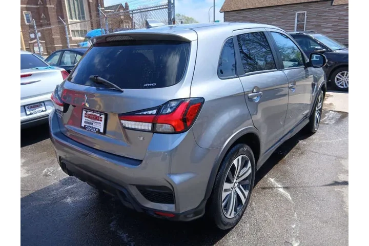 2024 Outlander Sport SE image 9