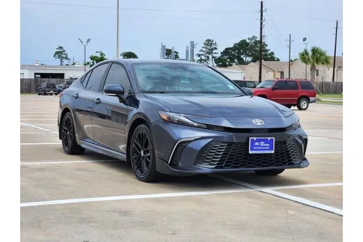 $31995 : Toyota Camry 2026 SE 4dr Sed image 3