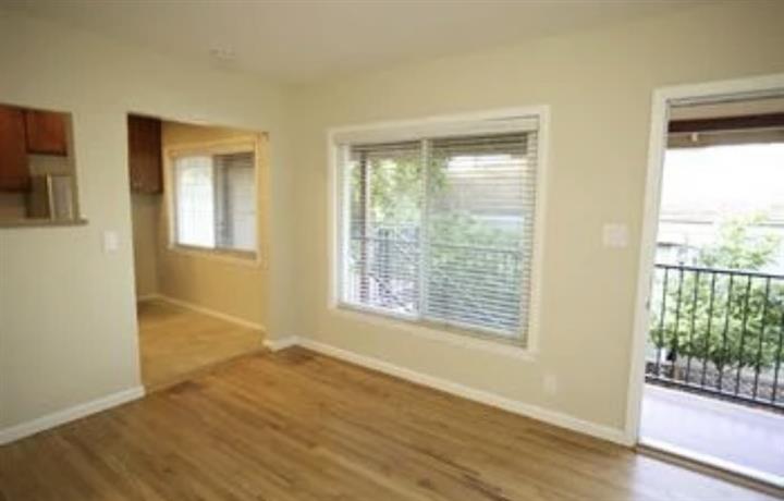 $1400 : 2BD, 1BTH APARTMENT FOR RENT image 4