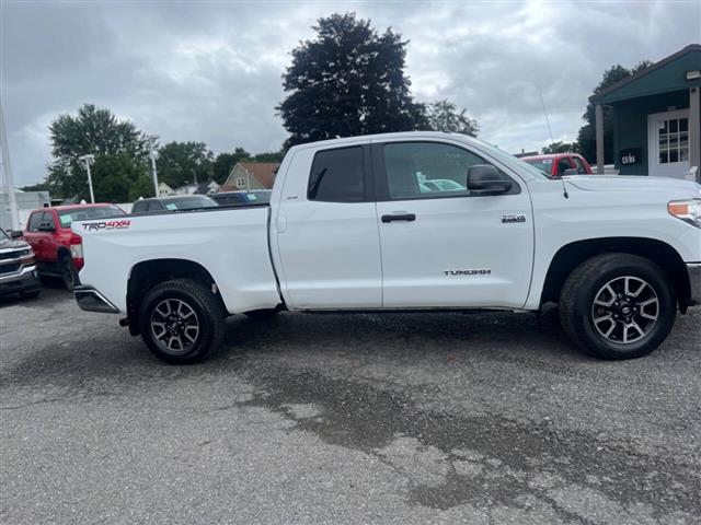 $25990 : 2014 Tundra image 2