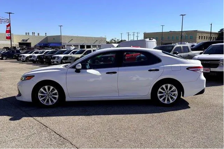 $14977 : Toyota Camry 2018 SE 4dr Sed image 4