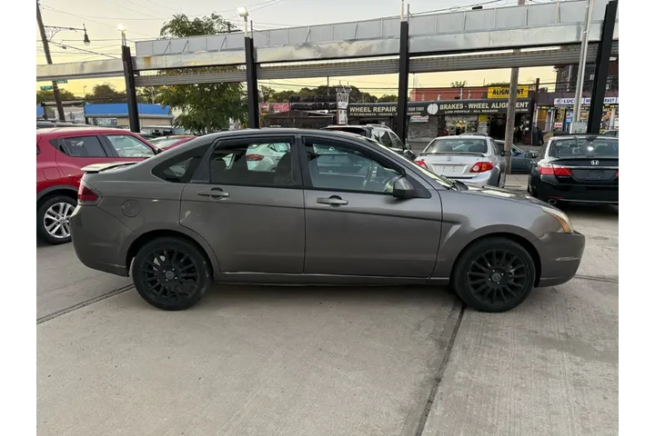 $6995 : 2010 Focus SES Sedan image 8