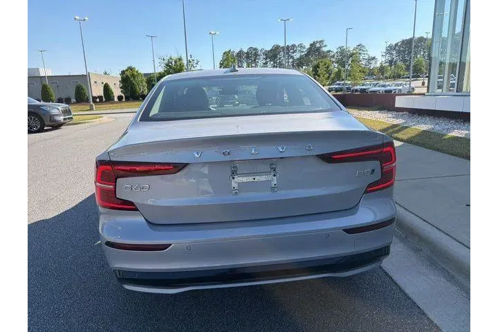 $33430 : Volvo S60 2023 AWD B5 Core B image 4