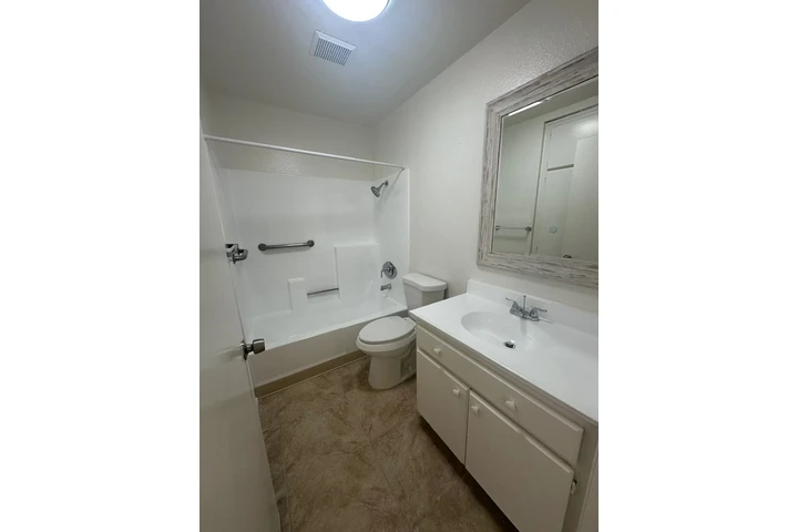 SOLAMENTE (55+) APTS DE 1 REC. image 5