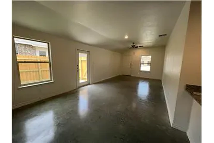 $1400 : Rental property with 3 bedro image 6