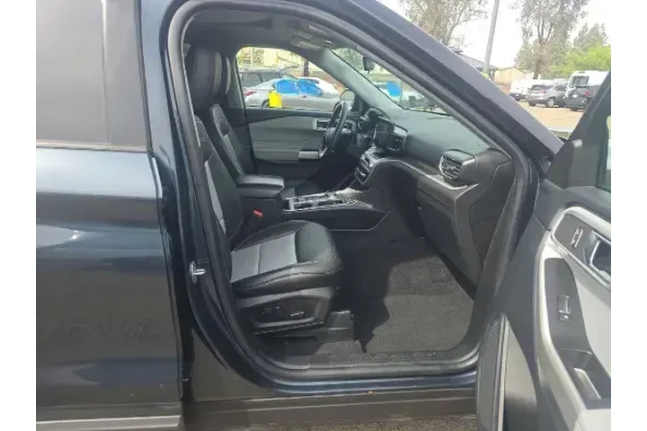 $32950 : Ford Explorer 2022 AWD XLT 4 image 8