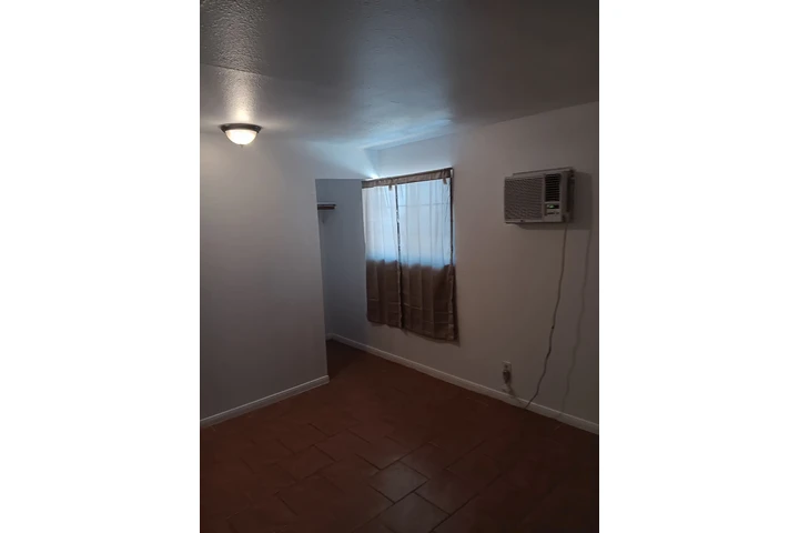$800 : Cuarto en este de Los Angeles image 1