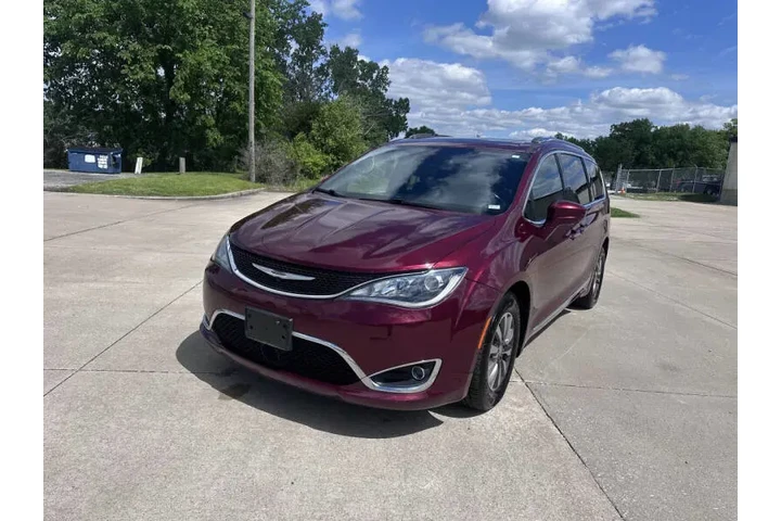 $12900 : 2020 Pacifica Touring L Plus image 2