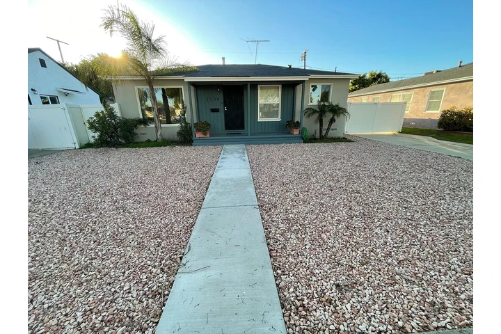 $800 : Beautiful Long Beach Home. image 1