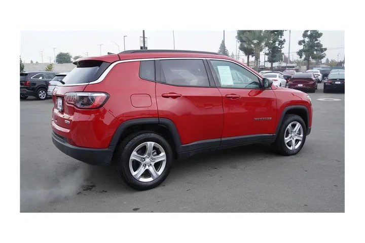 $17800 : 2024 Compass Latitude image 6