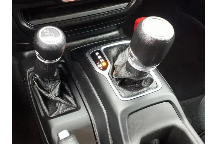 $27900 : Jeep Wrangler Unlimited 2021 image 9