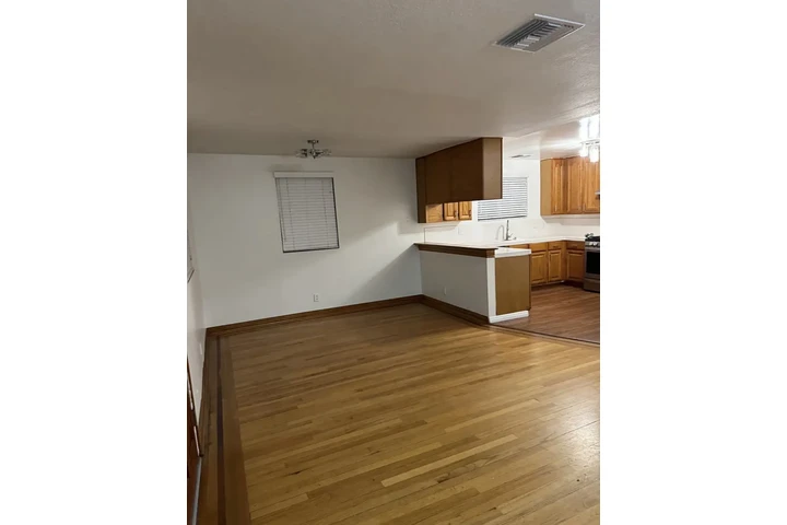 $1050 : remodeled Charming home image 5