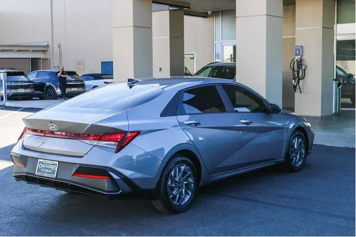 $20689 : Hyundai ELANTRA 2024 SEL 4dr image 8