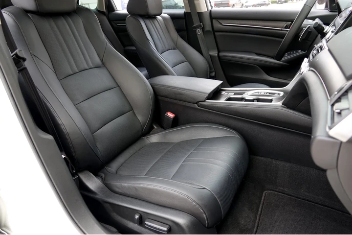 $22700 : 2019 Accord Touring 2.0T image 8