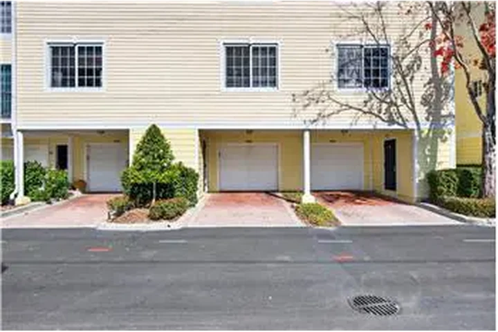 $2200 : Rental property with 2 bedro image 6