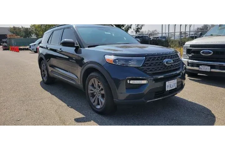 $28200 : Ford Explorer 2023 XLT 4dr S image 3