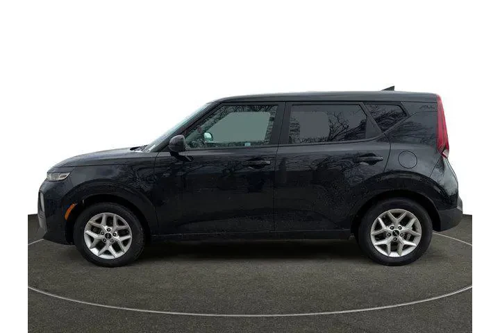 $12674 : Kia Soul 2022 LX 4dr Crossov image 2