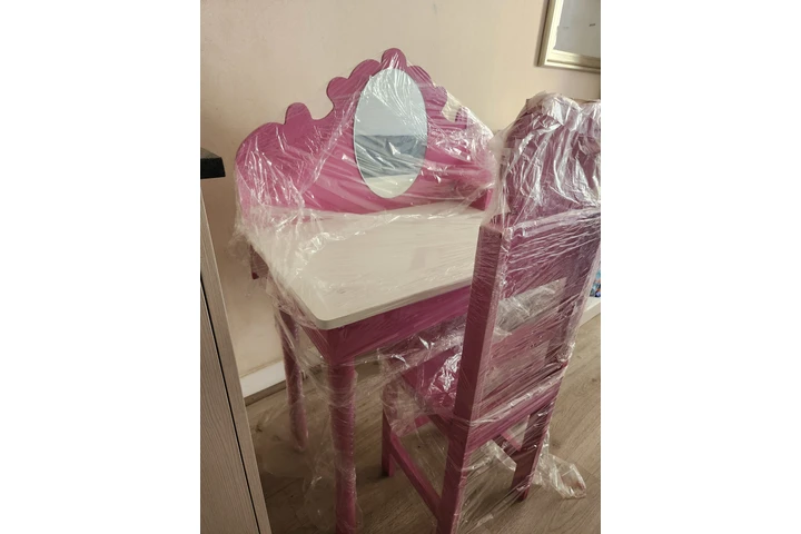 $40000 : Tocador infantil con silla image 1