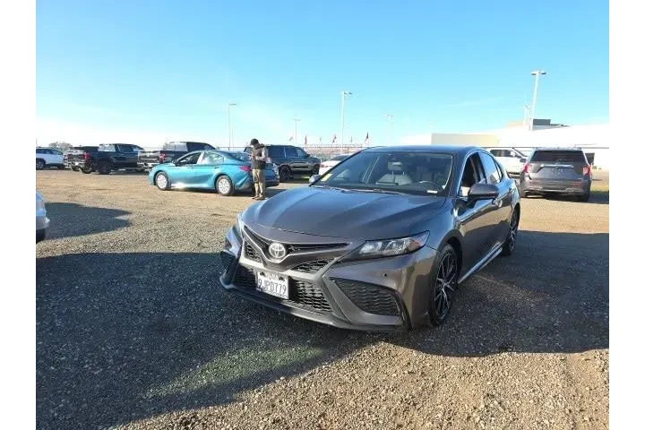 $17900 : Toyota Camry 2021 SE 4dr Sed image 3