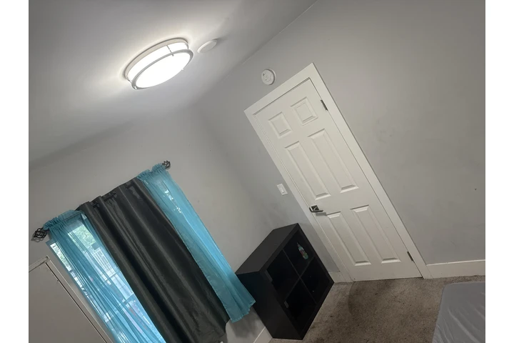 $700 : CUARTO AMUEBLADO image 2