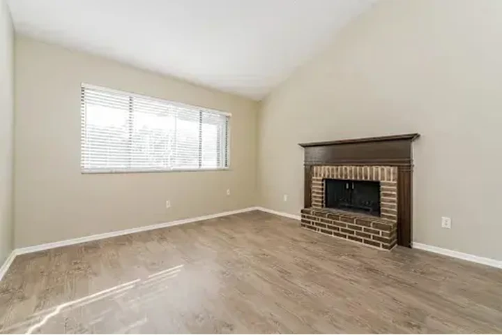 $1405 : Casa en renta de 3 recámaras image 2