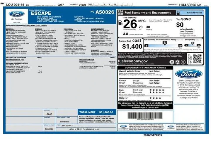 $13736 : Ford Escape 2017 Titanium 4d image 2