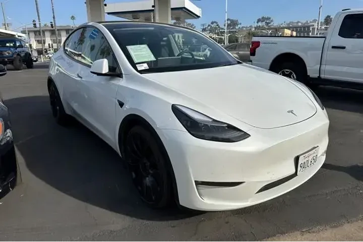 $32000 : Tesla Model Y 2022 AWD Perfo image 2