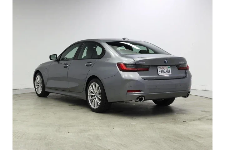 $28998 : BMW 3 Series 2023 330e 4dr S image 2