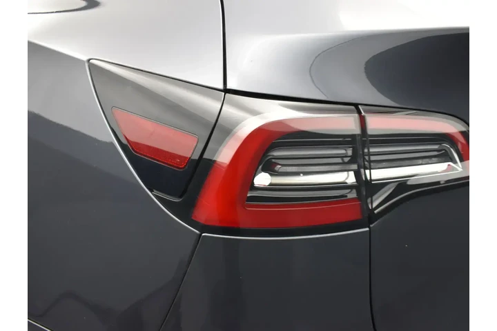 $18326 : Tesla Model Y 2021 AWD Long image 8