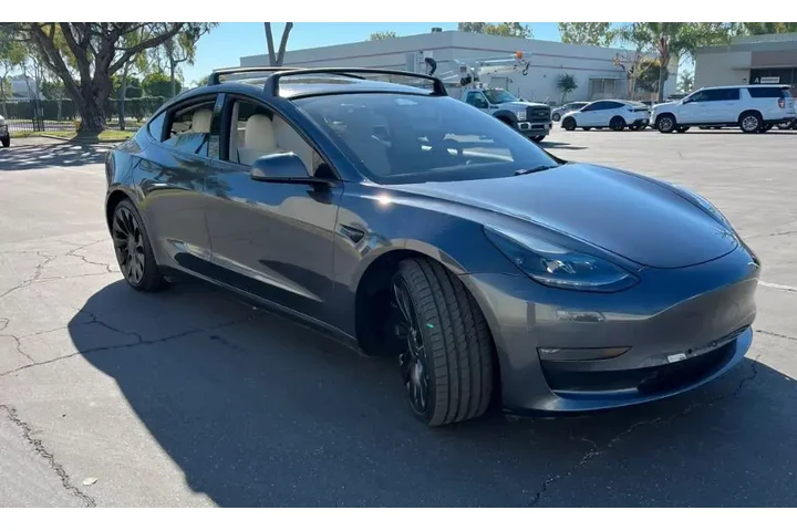 $32950 : Tesla Model 3 2022 AWD Perfo image 1