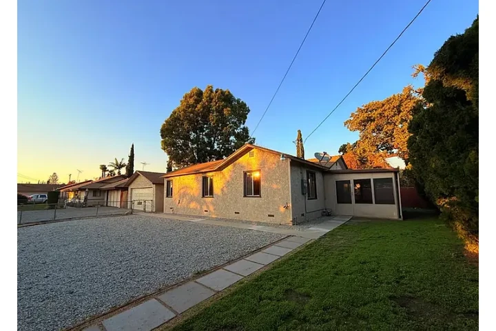 $1800 : ***RENTO CASA DUPLEX $1800.*** image 3