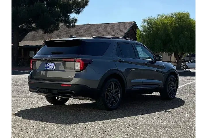 $49888 : Ford Explorer 2025 AWD ST-Li image 6