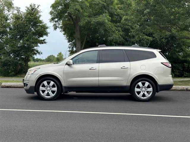 2016 Traverse LT image 6