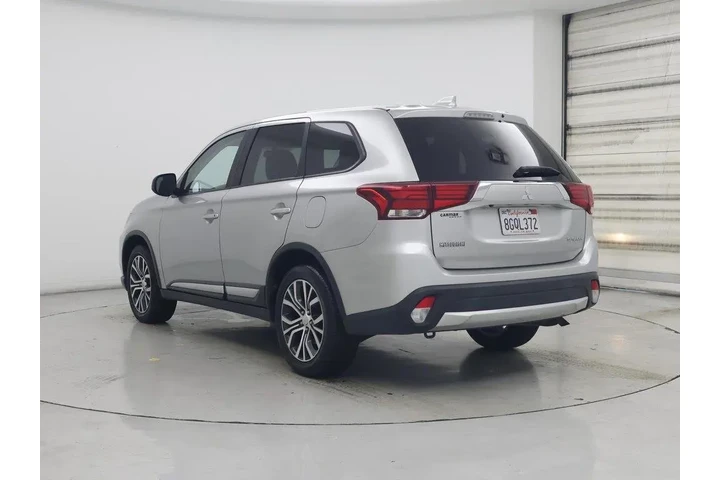 $14998 : Mitsubishi Outlander 2018 ES image 2
