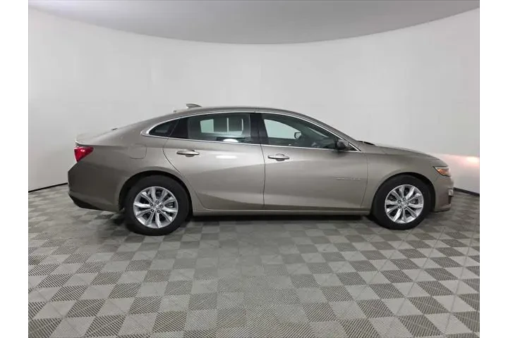 $19787 : Chevrolet Malibu 2024 LT 4dr image 9