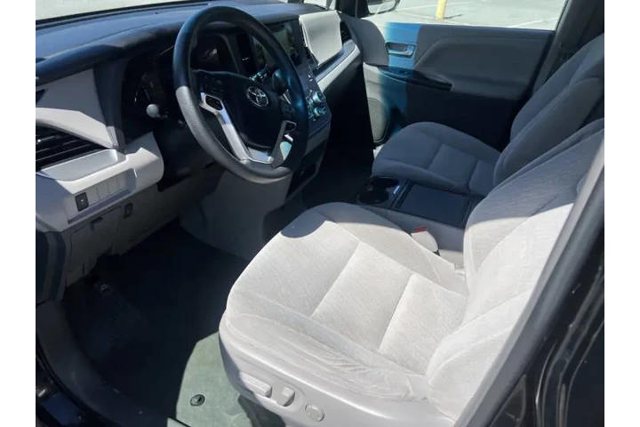 $14900 : 2015 Sienna LE 8-Passenger image 6