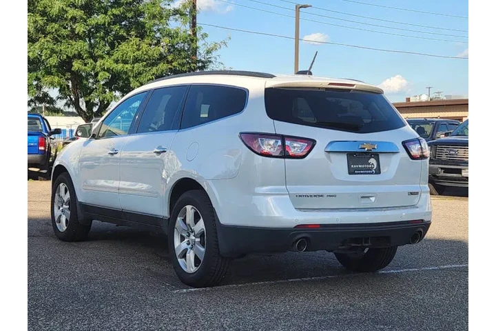 $16472 : 2017 Traverse Premier image 9