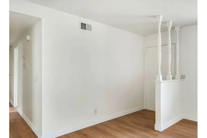 $2500 : Revel in the charm and comfort image 1