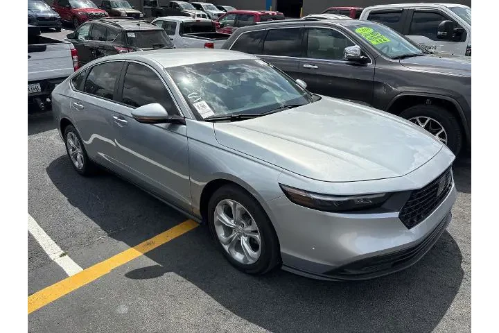 $25250 : Honda Accord 2024 LX 4dr Sed image 2