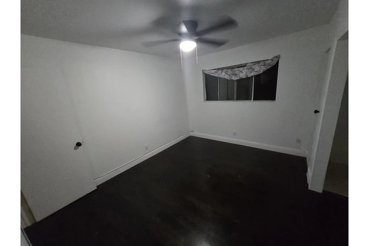 $900 : Recámara en Norwalk image 3