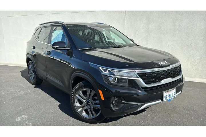 $23945 : Kia Seltos 2023 S 4dr SUV image 1