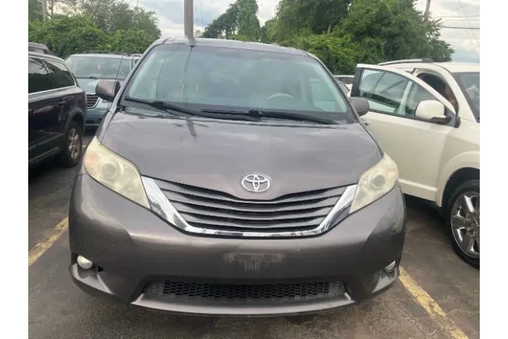$14500 : 2013 Sienna image 4