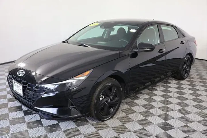 $18695 : Hyundai ELANTRA 2023 SEL 4dr image 3