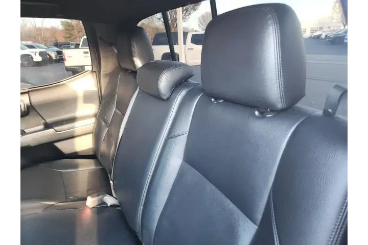 $25565 : Toyota Tacoma 2017 4x4 TRD S image 9