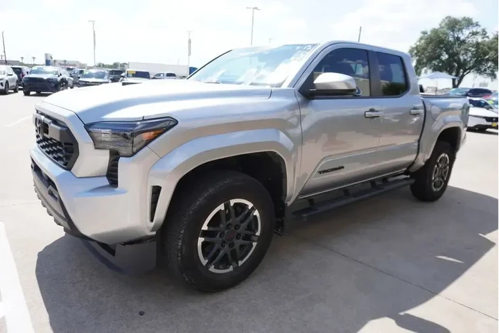 $39725 : Toyota Tacoma 2024 4x2 SR5 4 image 3